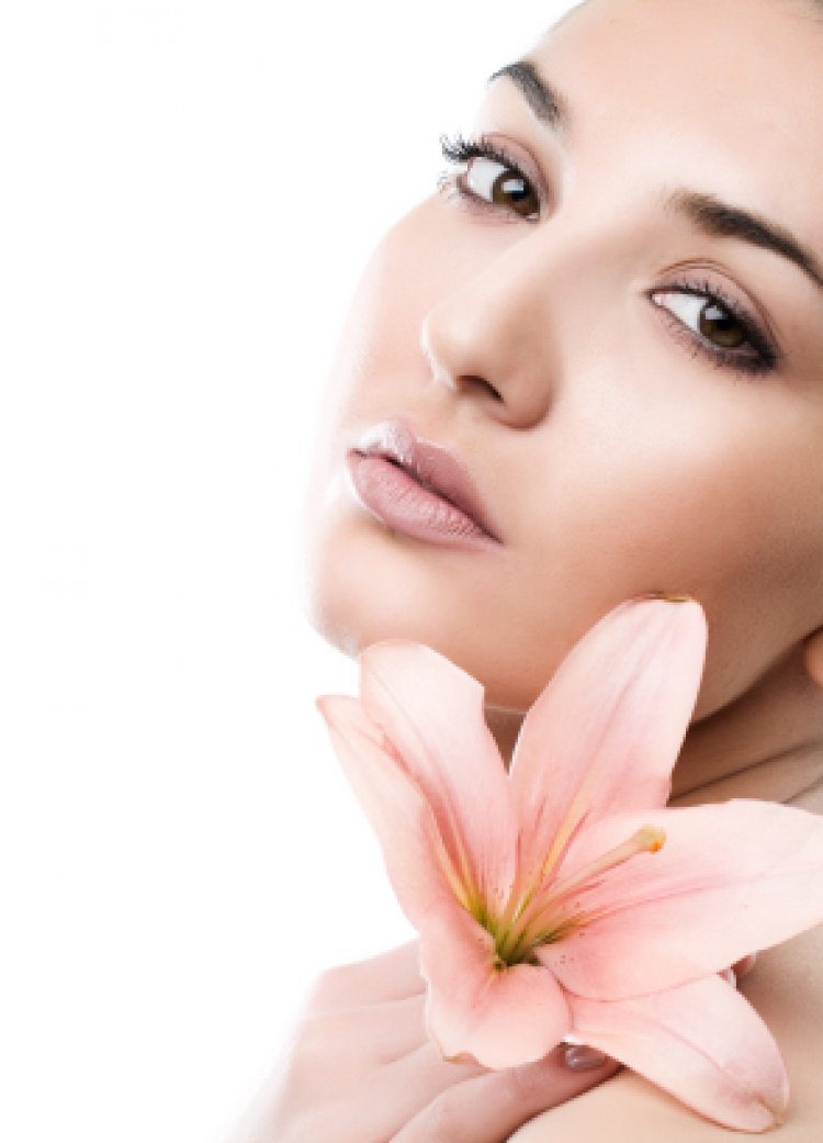 Here are 8 tips that can help you achieve youthful and glowing skin